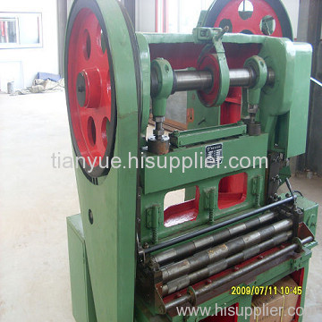 Expanded metal mesh machine