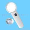 Illuminating magnifier