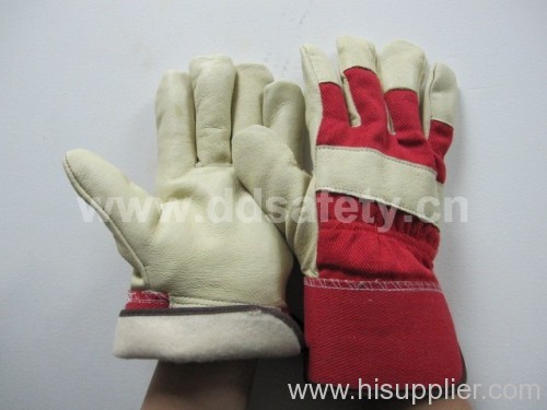 Pig grain gloves