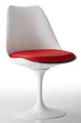 Eero Saarinen fiberglass Tulip Chair