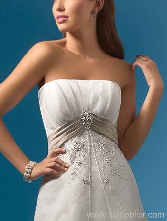 Elegant sleeveless square neckline Floor-length Embroidery Chiffon wedding gown