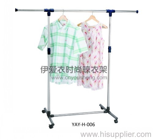 Single pole extendable clothes rack