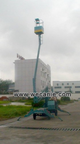 Self-propelled articulating boom lift