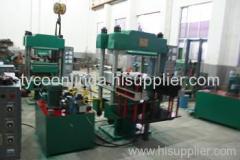 Rubber vulcanizing press