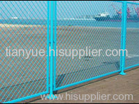 wire mesh fence