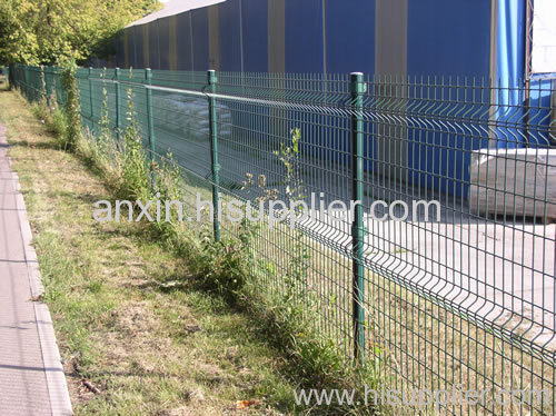 Wire mesh fence