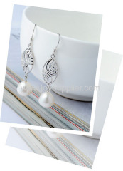 White Fresh Water Pearl Earring