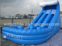 Curvy inflatalbe water slide