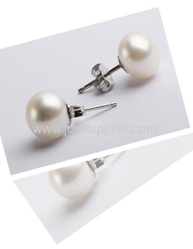 Pearl Earring / Ear Nail