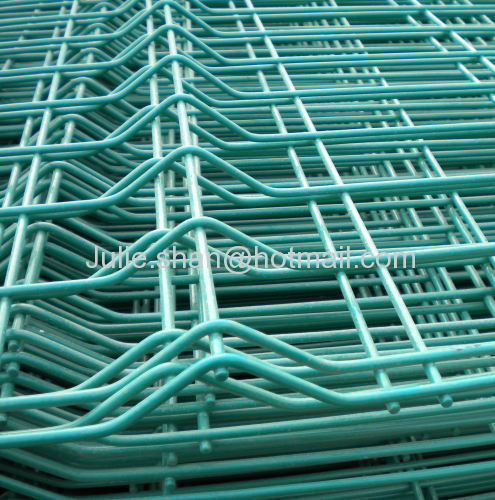 Road wire mesh fence