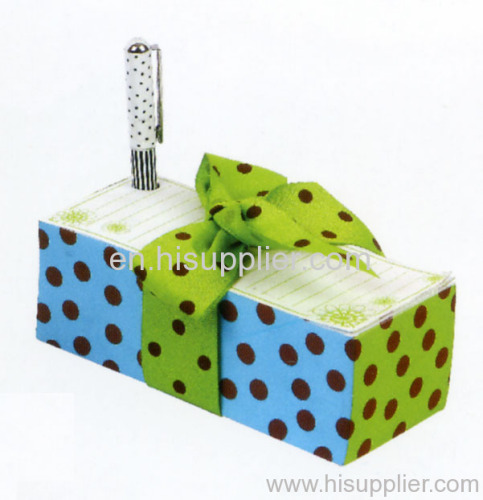 Promotion memo cube with pen holder