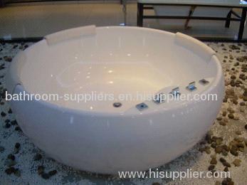 Round acrylic bathtub