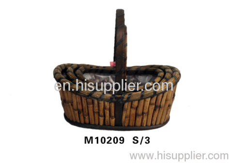 Wicker picnic basket