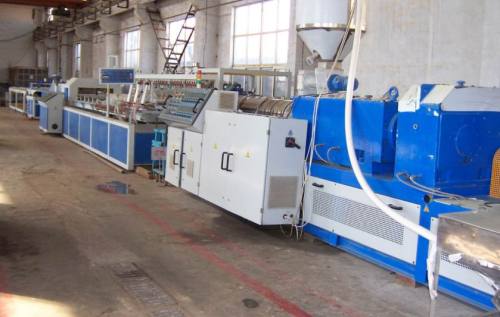 Wood plastic board extrusion machine