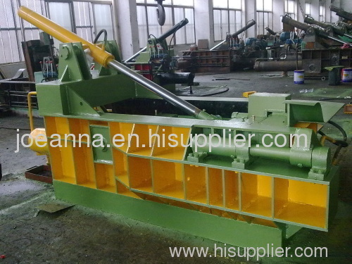 Hydraulic metal baler