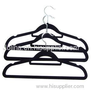 velvet men hanger with indent position and tie bar