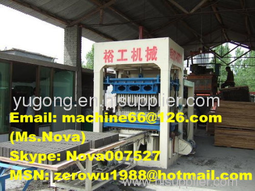 Cement brick/block making machine