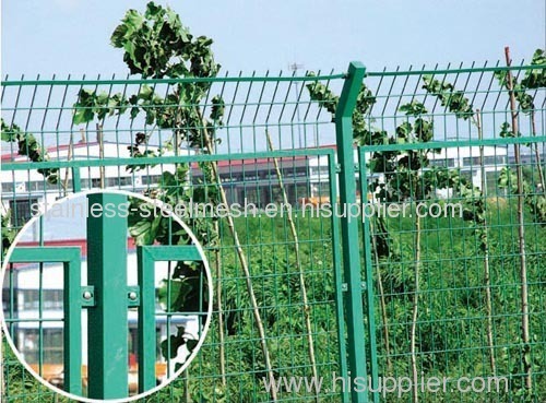 wire mesh fence