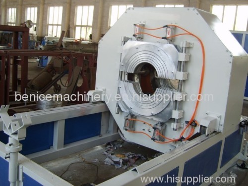 Plastic pipe cutting machine