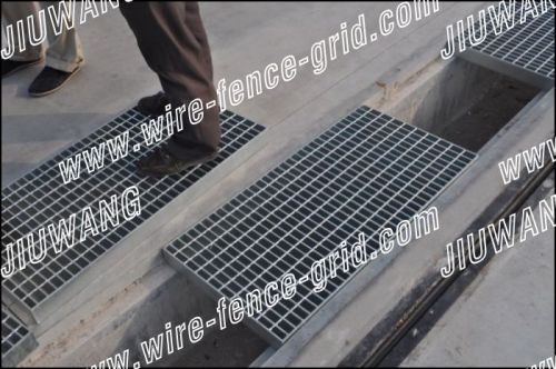 Gully grate/ trench cover