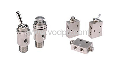 Manual toggle valve