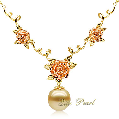 Luxury 18K Gold Necklace with Southsea Pearl and Diamonds