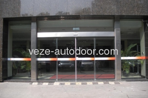 Automatic sliding door mechanism for banks