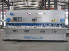 Hydraulic guillotine shearing machine