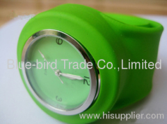 Unisex fashionable slap silicone watch