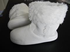 Short white wool boots