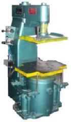 Jolt and squeeze molding machine