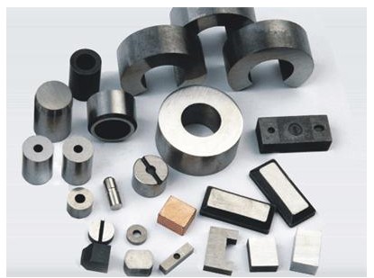 Sintered alnico magnet