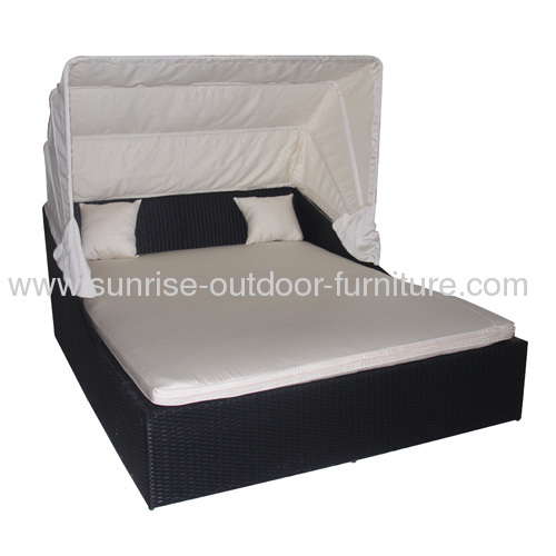Double lounge bed