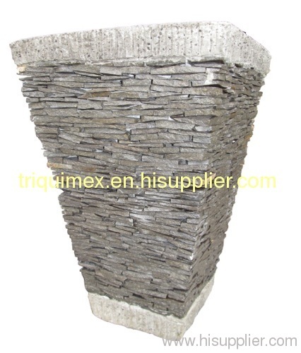 Natural stacked stone flower sampah