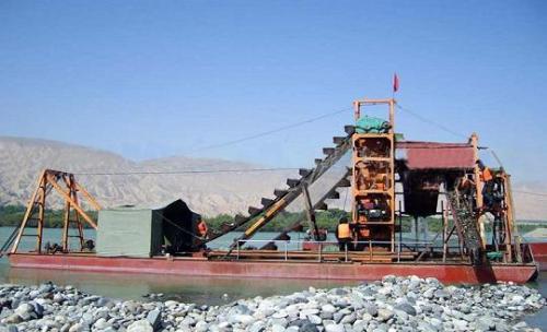 Gold mining dredge