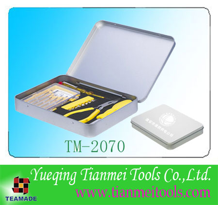 18 piece promotional tool set