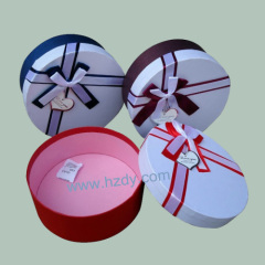 Round paper box for small things carrier