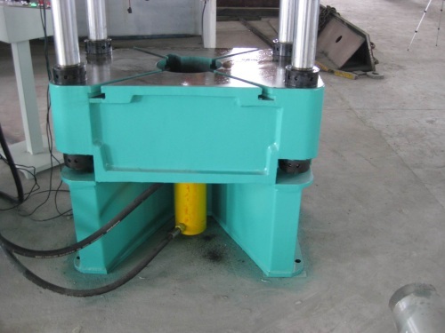 four-column hydraulic press machine