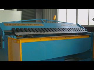 metal box folding machine