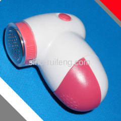 2 AA batteries operated mini cloth shaver