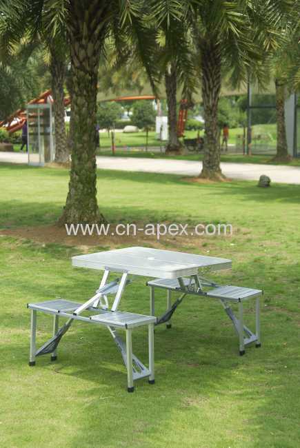 Aluminum outdoor folding table