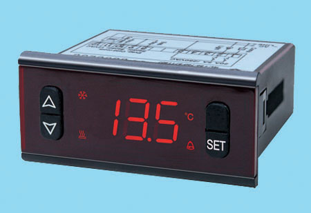 Automatic cooling and heating controller