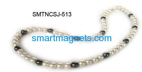 Imitates pearl color magnetic necklace