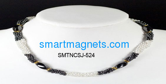 Imitates pearl color magnetic necklace