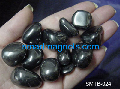 Black magnetic massage pebble