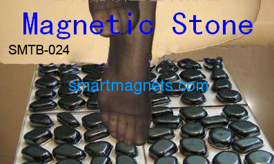 Black magnetic massage pebble