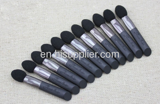 Eyeshadow Applicator with rubber handle