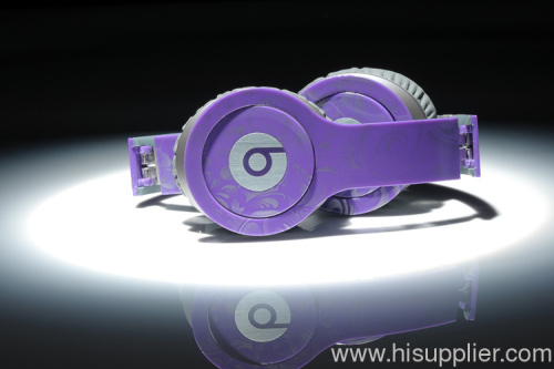 Sole headsets with purple pattern