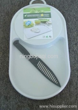 Round Cutting Board With Knives