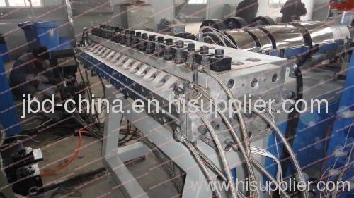 WPC construction template extrusion line